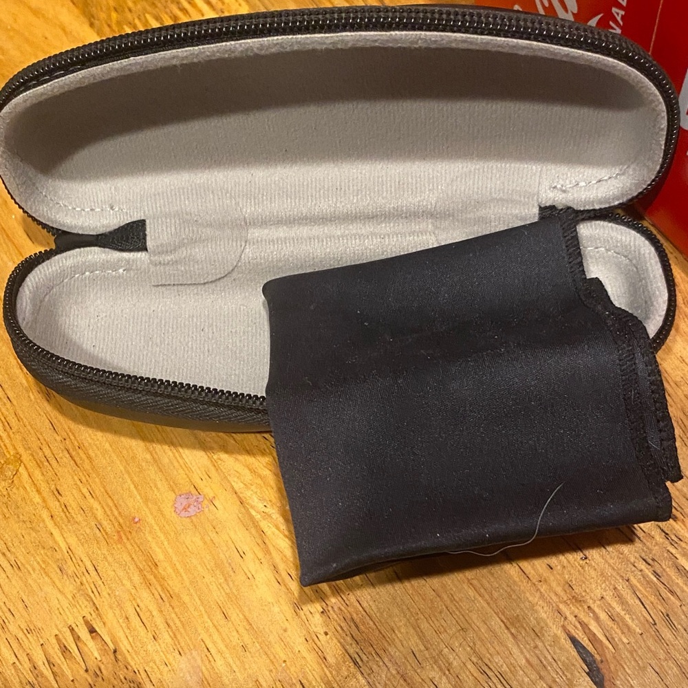 3/$15. Vogue Black Clamshell Eyeglass Case with zipper.